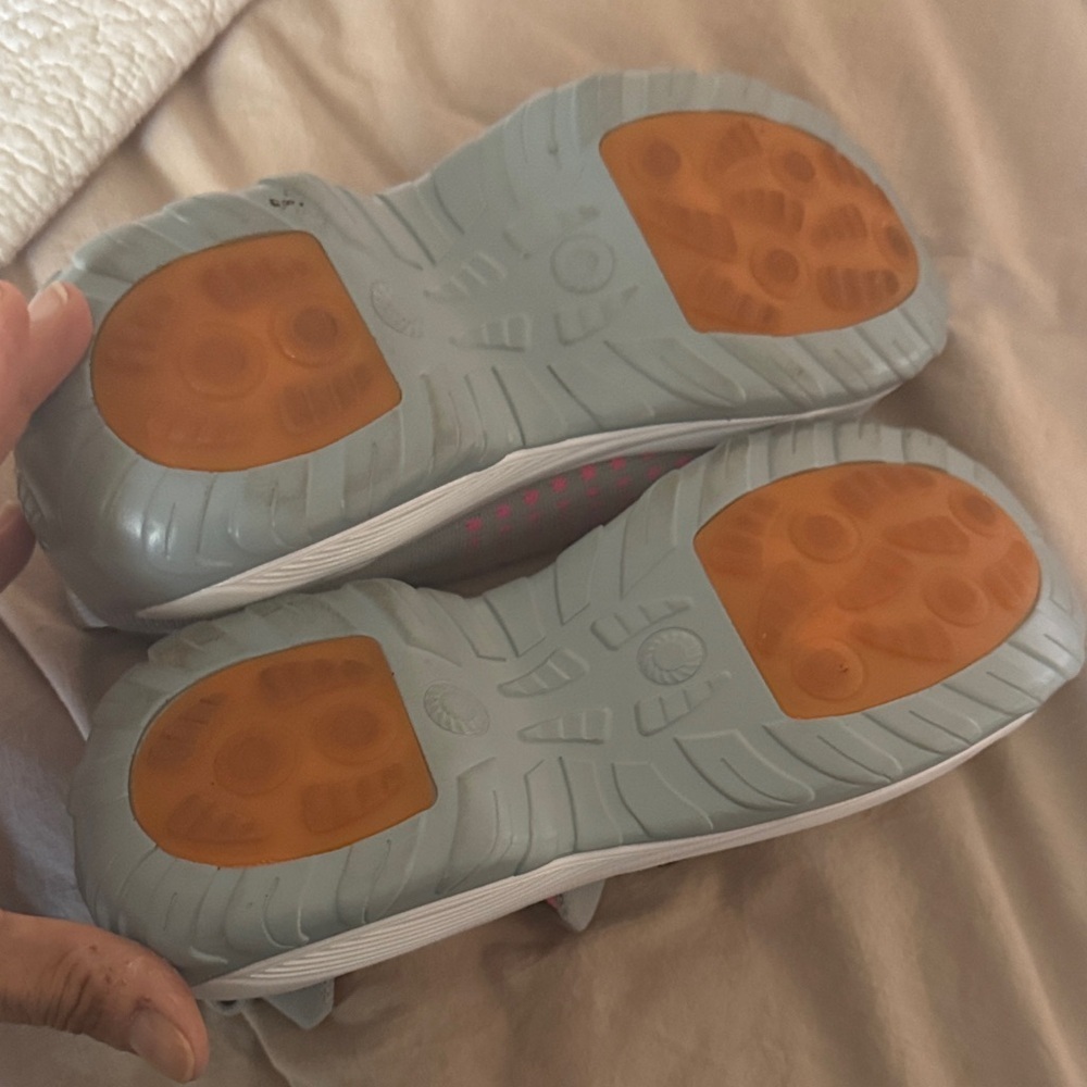 ComfortWear  Gray and Pink Women's Sneakers size 10 - Picture 6 of 8
